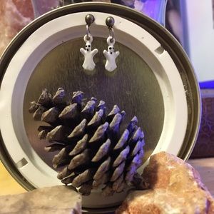 🕸Spooky ghost earrings 🕸